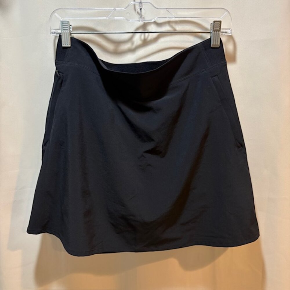 Athleta Women's High Waisted Black Flowy Skort with Zippered Pockets, Size 8